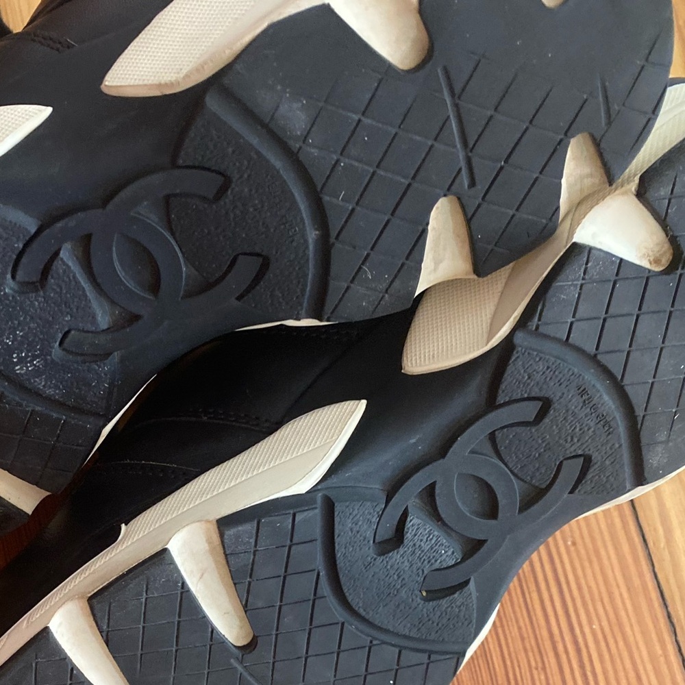Chanel black white leather logo sneakers G 31711 - Picture 6 of 16